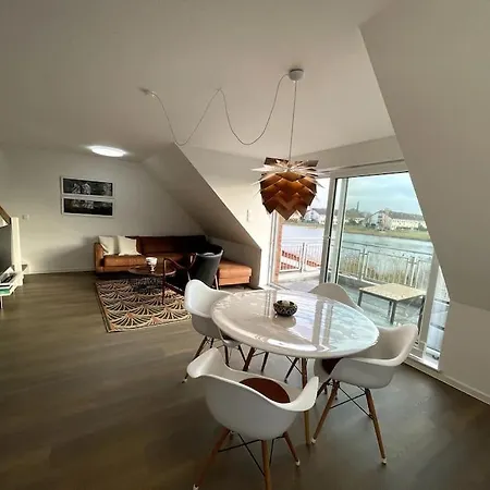 Steuerbord Nock Mit Hund * Schillig